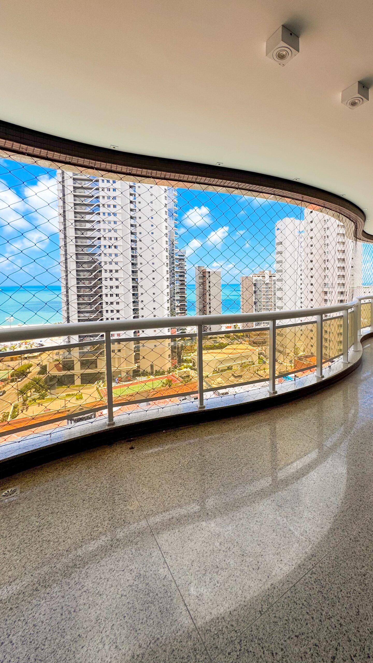 Apartamento com vista mar | 05 suítes | 04 Vagas | ao lado da Beira-mar