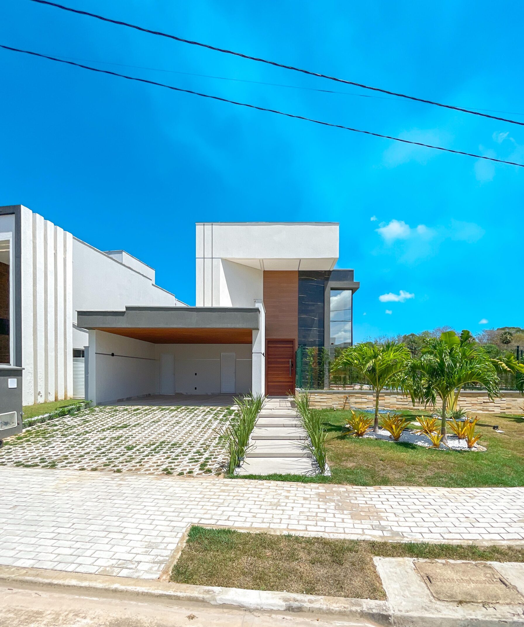 Casa de esquina com 3 suítes próximo ao clube no Terras 1